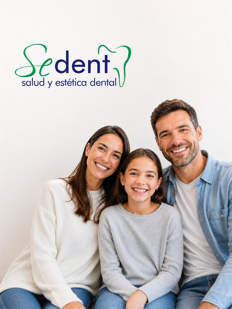 Una familia sonriendo en Sedent